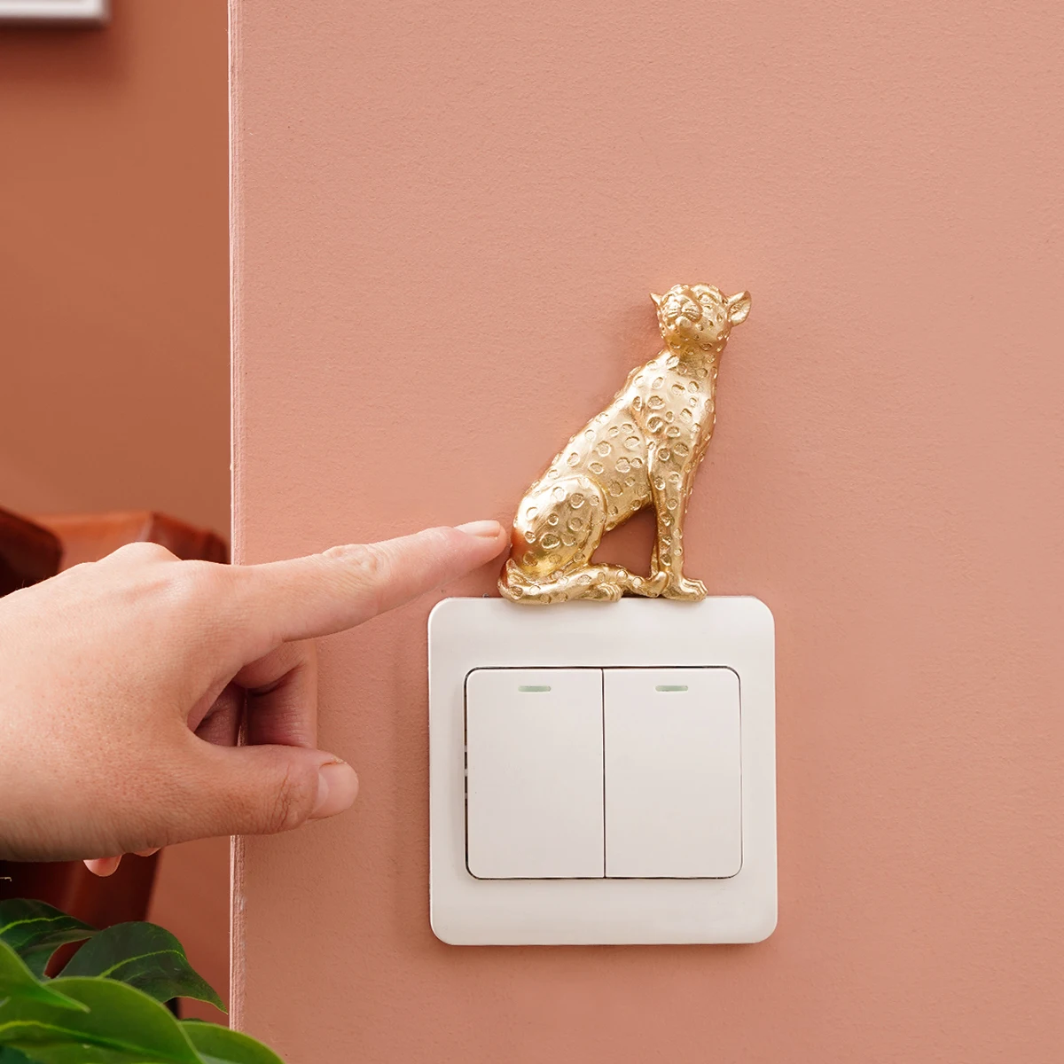 1pc,  resin material leopard home switch decoration, cartoon style interior switch decoration crafts