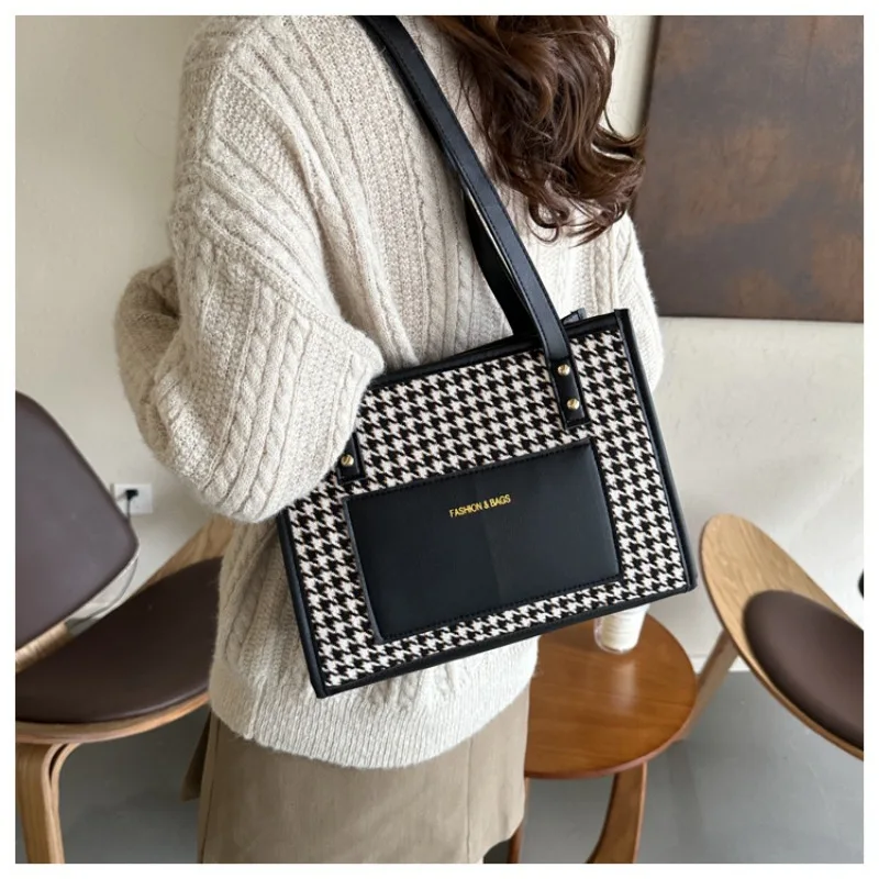 Large Capacity Women's Shoulder Bag New Trendy Fashion Shoulder Bag Texture Checkered Handheld Western Tote Female Shoulder Bag