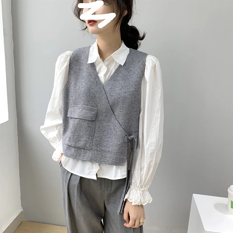 

Жилет женский осенне-зимний с V-образным вырезом и карманами