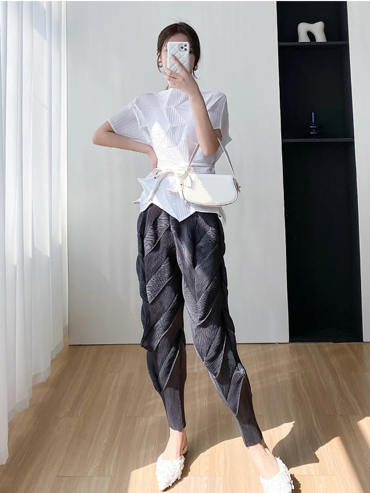 Women’s Tapered Pleated Pants - Back View