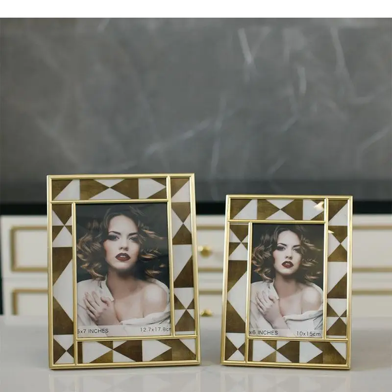 

Simplicity Metal Pictures Frame Bedroom Bedside Table Family Portrait Gilded Photo Frames Nordic Modern Home Decor Furnishings