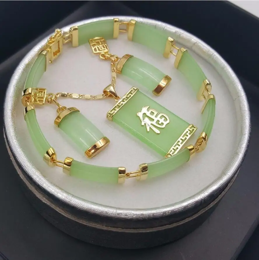 

Natural Green jade Pendant Necklace Drop Earring Bracelet set