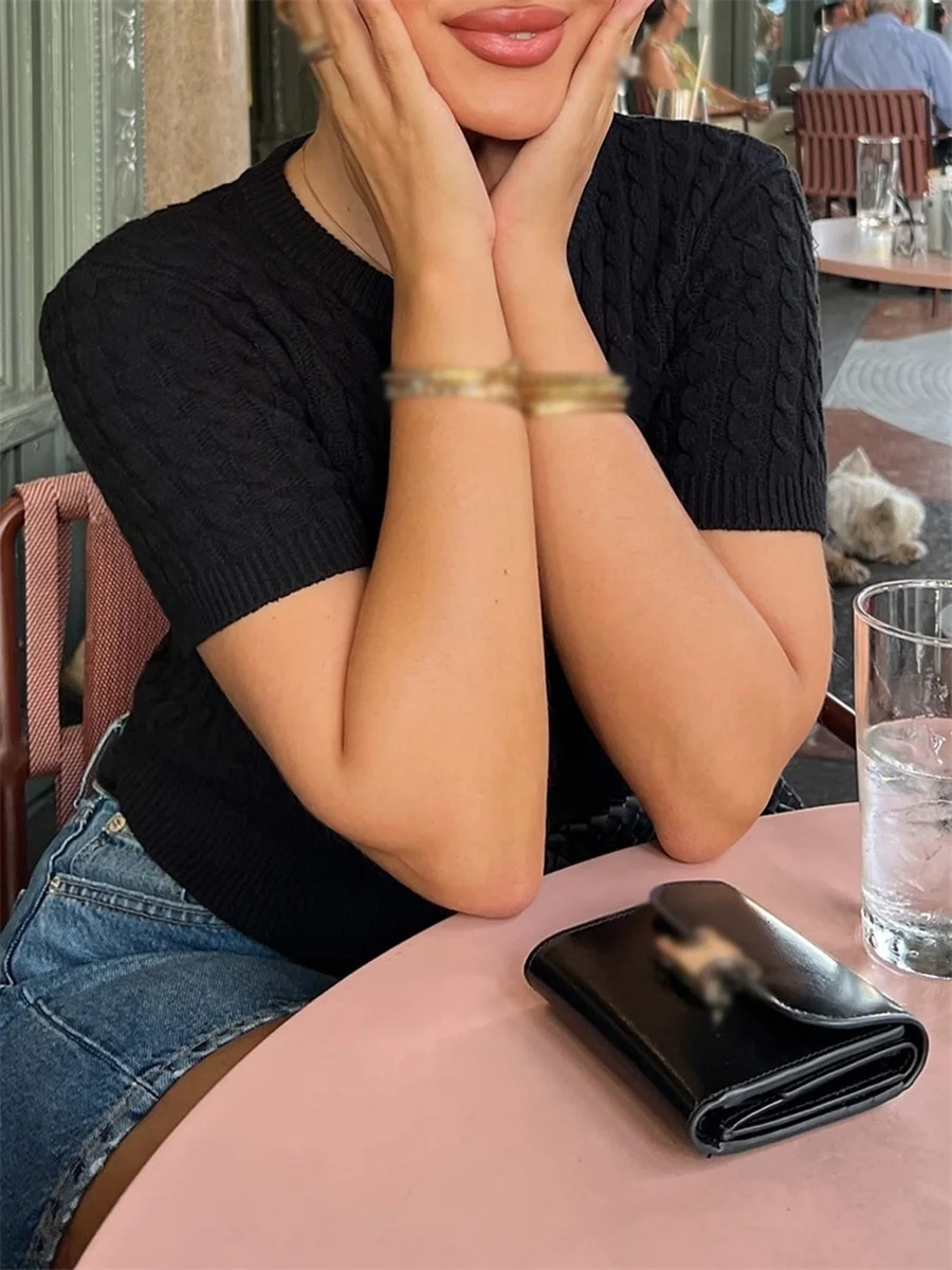 Ladies Chunky Knit Sweater with V-Neckline and Long Sleeves Solid Color Button-up Cardigan for Fall and Winter Fashion