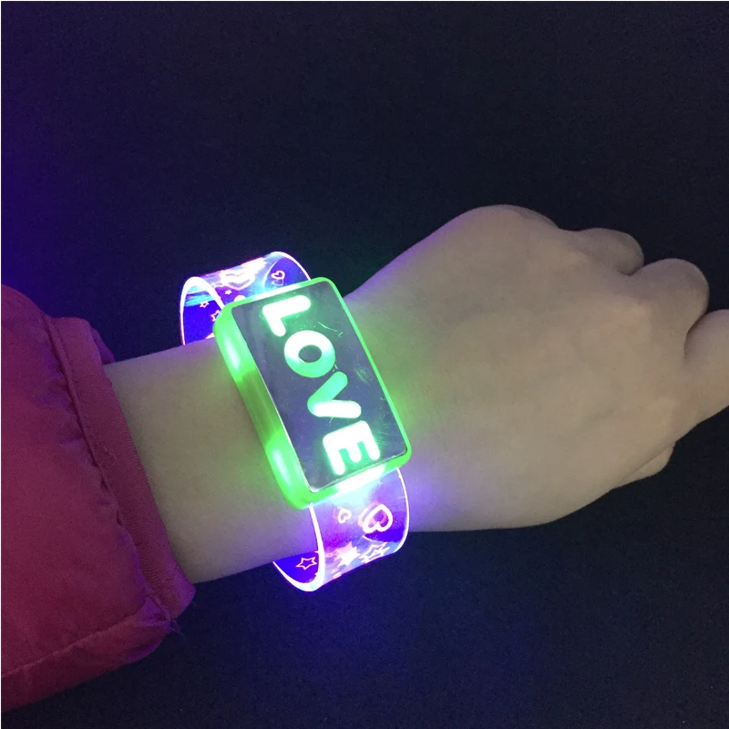 Wristbands light up in Coldplay concert Emirates Stadium London - YouTube
