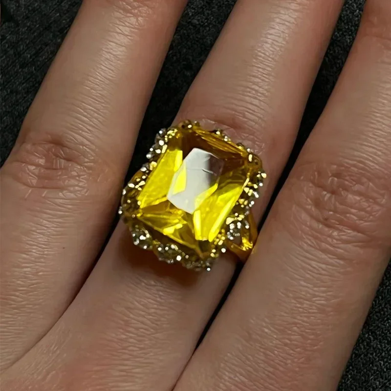 Crystal Rings Engagement Rings Stone Rings Fashion Rings Wedding Rings Fashion Ring Finger Rings Fashion Square Shape Champagne Big Crystal Designer Hyperbole Ring for Women Engagement Wedding Stone Rings Whole Sale