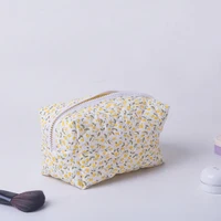Storage Organizer Floral Puffy Quilted Makeup Bag Flower Printed Cosmetic Pouch Large Travel Cosmetic Bag Makeup Accessory 5