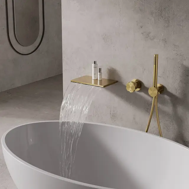 ก๊อกน้ำอ่างอาบน้ำแบบฝังผนัง FARRETE รุ่นหรูหรา ทำจากทองแดงทั้งหมด พร้อมถังเก็บน้ำร้อน-เย็น ชั้นวางของด้านข้าง ดีไซน์น้ำตก สีทองขัดเงา 1