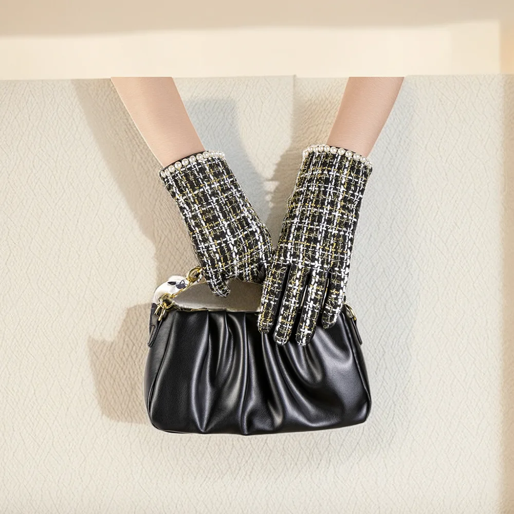 

Exclusive design pure hand-beaded environment-friendly pearl material selection first layer sheepskin women's gloves warm party