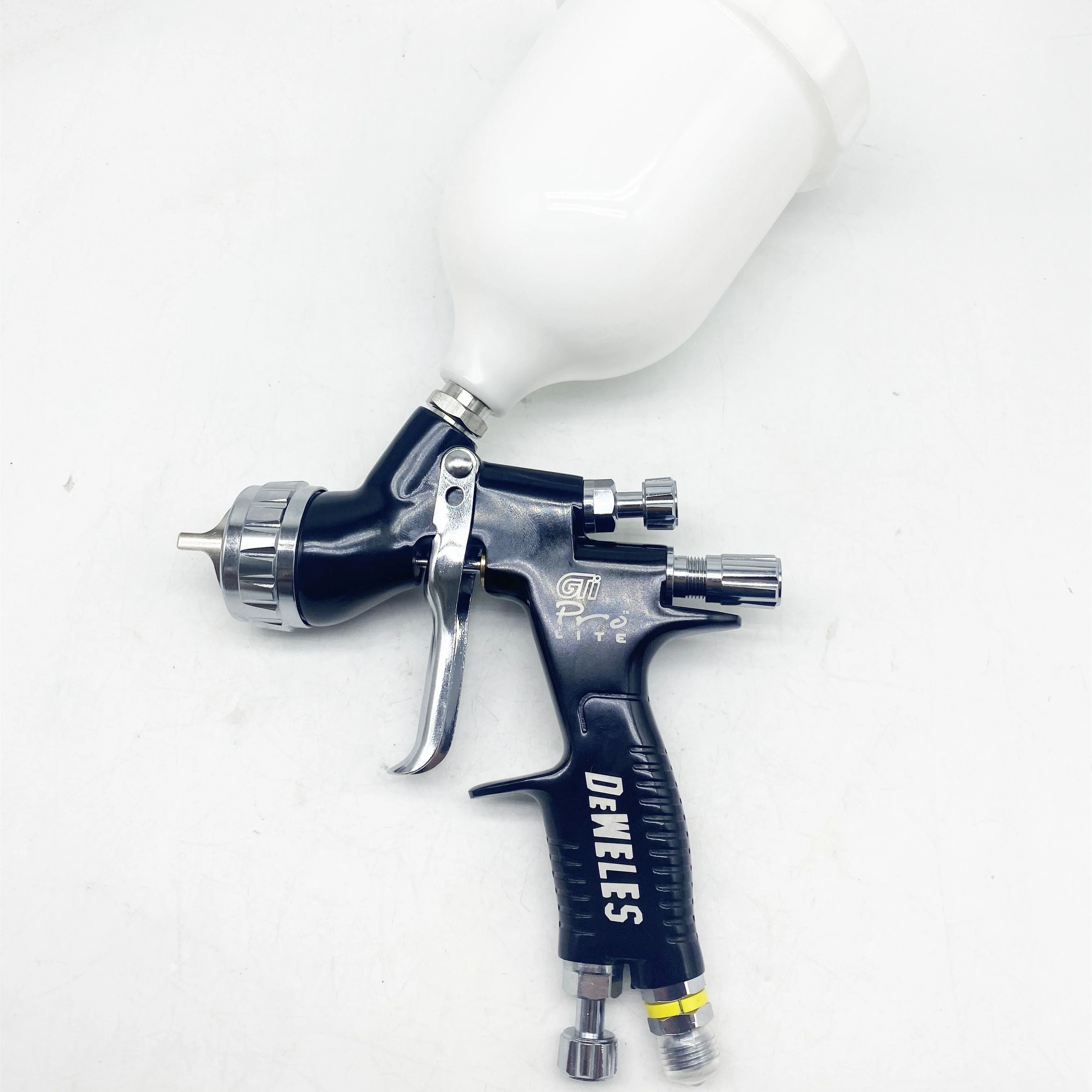 

High Quality GTI paint spray gun with 1.3mm nozzle 600cc gravity feed automatic spray guns pneumatic tool for painting car