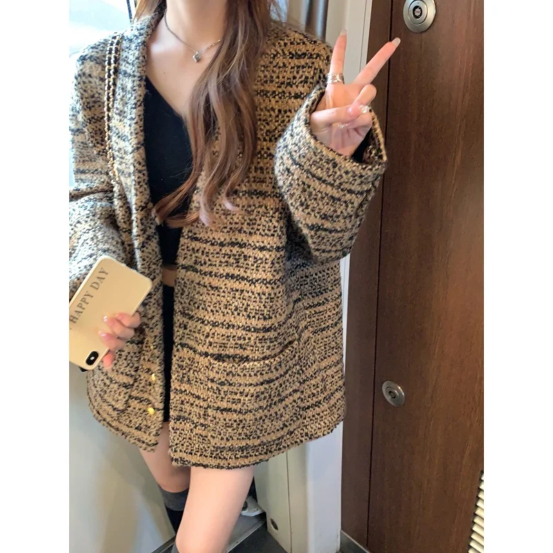 

affordable, fashionable, high-end, and fashionable celebrity Xiaoxiang thick flower V-neck woven jacket