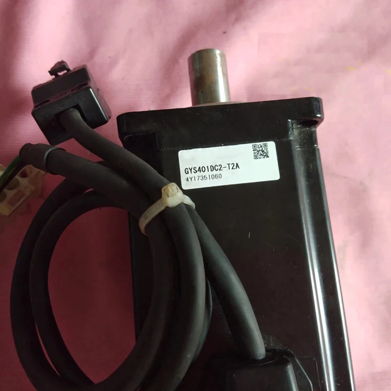 

Рабочий серводвигатель переменного тока