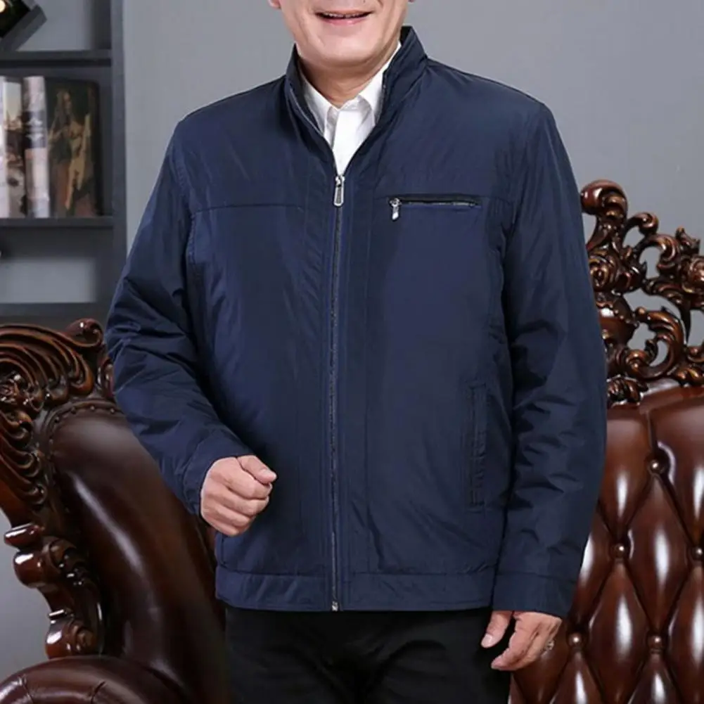 Рисунок 5 - Толстая бархатная мужская куртка среднего возраста