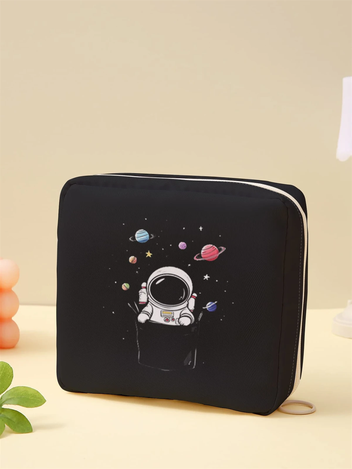 Cartoon pattern printed sanitary napkin storage bag, women's lightweight tissue bag, sanitary tissue bag