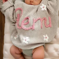 Nouveau nom personnalisé enfants vêtements filles garçons personnalisé bébé chandails à la main ligne épaisse broderie enfants pull tricoté 4
