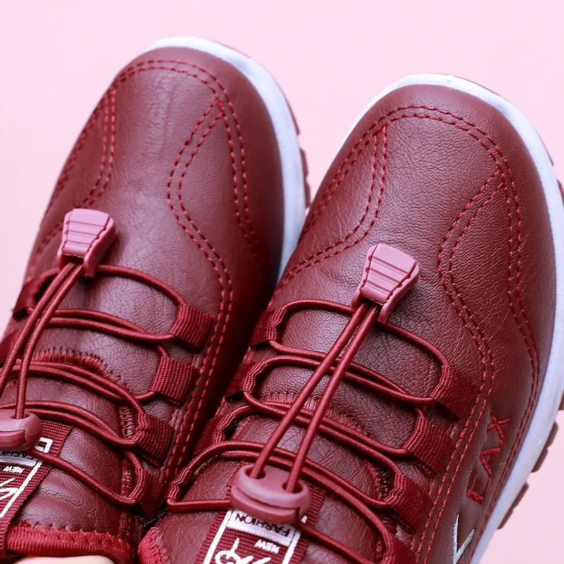 أحذية شتوية سميكة للنساء من القطن بكين سطح جلدي مقاوم للماء دافئ مبطن بالصوف ومضاد للانزلاق أحذية مريحة