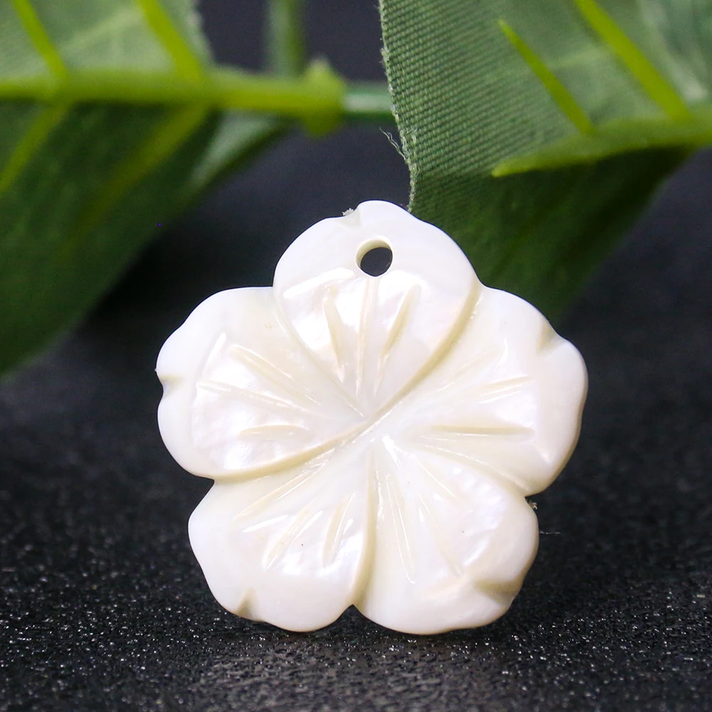 Muy Bien 2pcs 20mm Natural Freshwater Shell Carved Petal Shaped Pendant DIY Earrings Necklace Jewelry Making Accessories