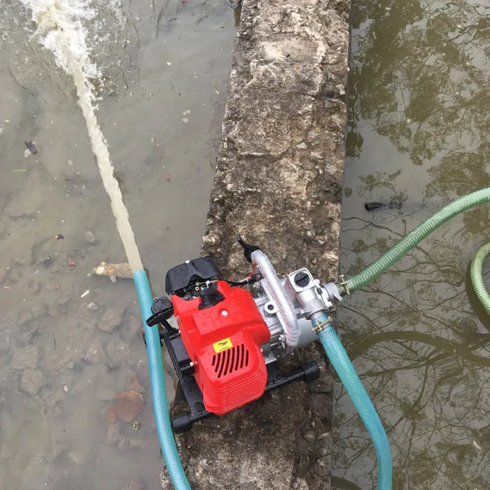 

Small gasoline power mechanized sprinkler irrigation device vegetable field plants Irrigation operation Gasoline water pump