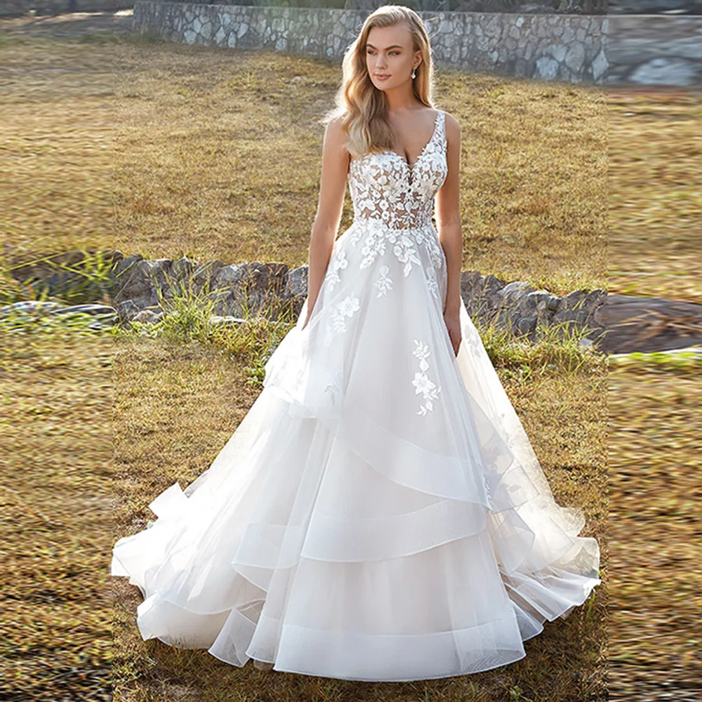 

A Line V Neck Tulle Wedding Dress Lace Appliques Floor Length Bridal Gown Tiered Customized Outdoor Vestito Da Sposa