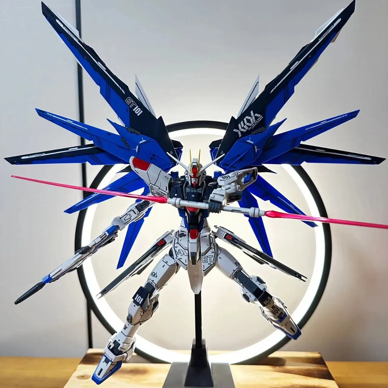 

Animation Mg1/100 Sakura Powder Freedom 2.0 Newly Restored Gundam Assemble Model Action Figures Toy Free Water Stickers Bracket