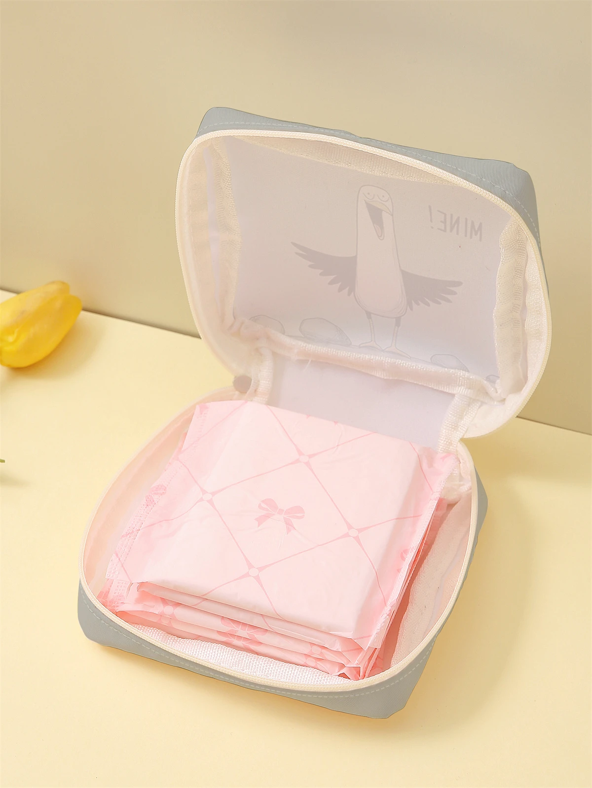 Abstract bird print sanitary napkin storage bag, women's lightweight tissue bag, sanitary tissue bag