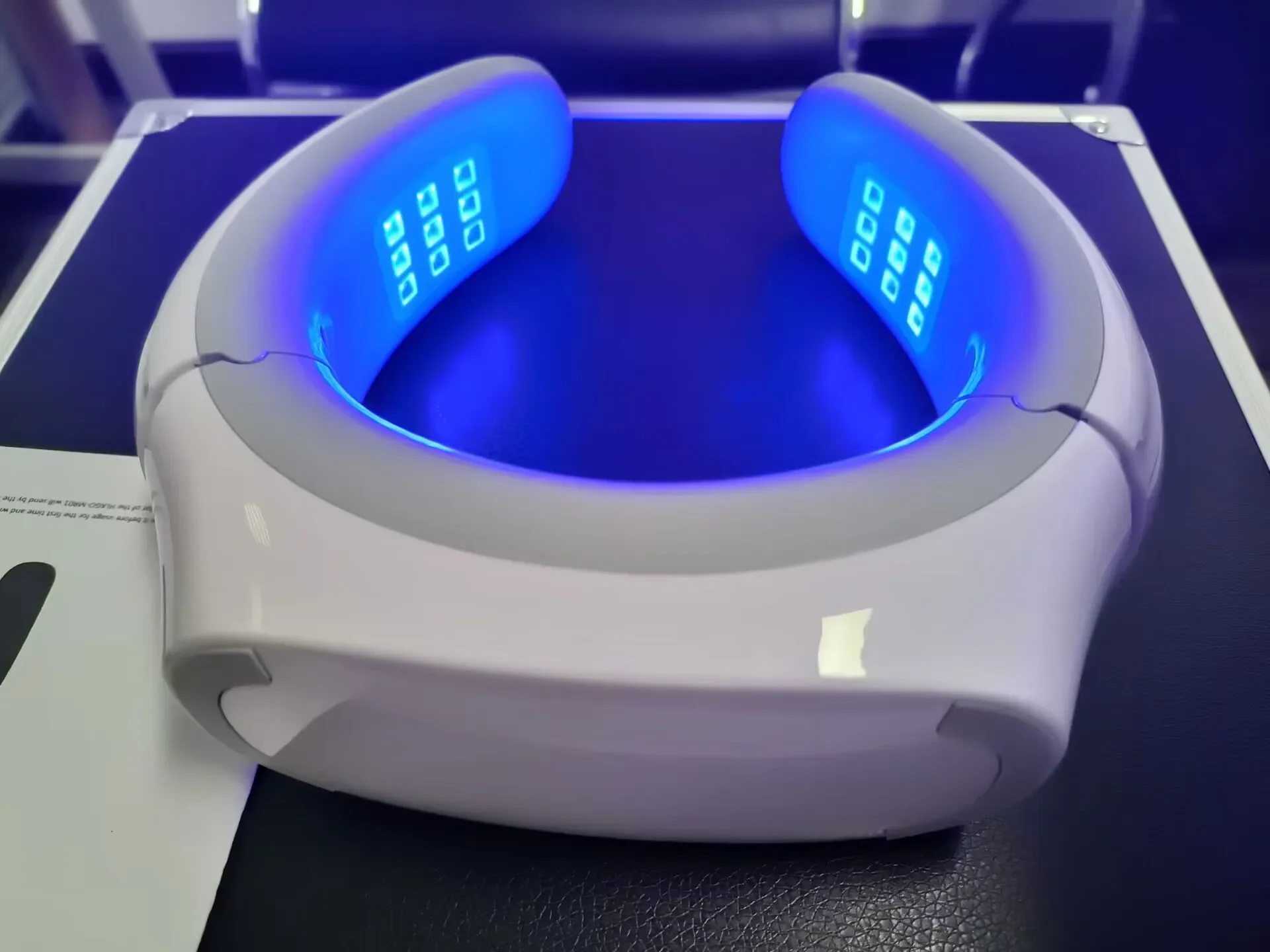 

Intelligent Neck Massage Instrument Red Blue Light Therapy Instrument Muscle Relax Neck Protection Instrument Massage