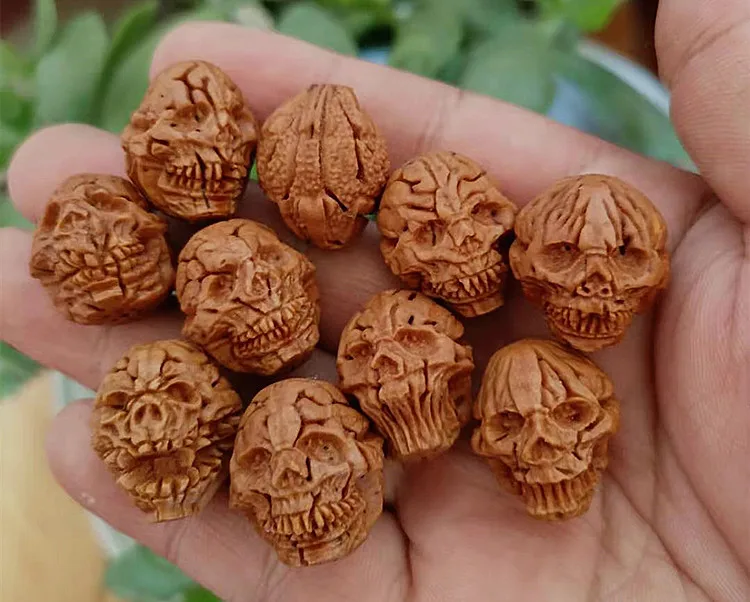 Olive Kernel Bracelet Half Handmade Skeleton Head Carved Walnut Carved Peach Hu Men's and Women's Playful Walnut Bracelet