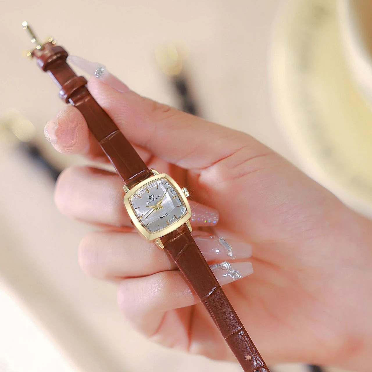 New Ladies Watches Simple Vintage Leather Strap Watch For Womens Small Dial Waterproof Quartz Wristwatches Relogios Feminino