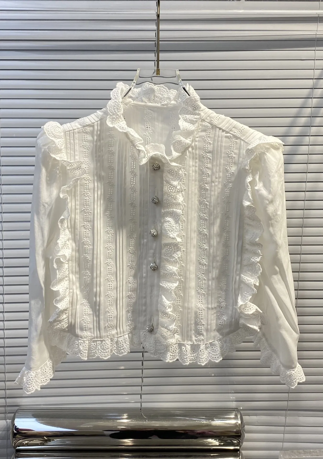 

2023Vintage 2023 Spring white flared sleeve collar lace shirt slim fit peplum blouse for women