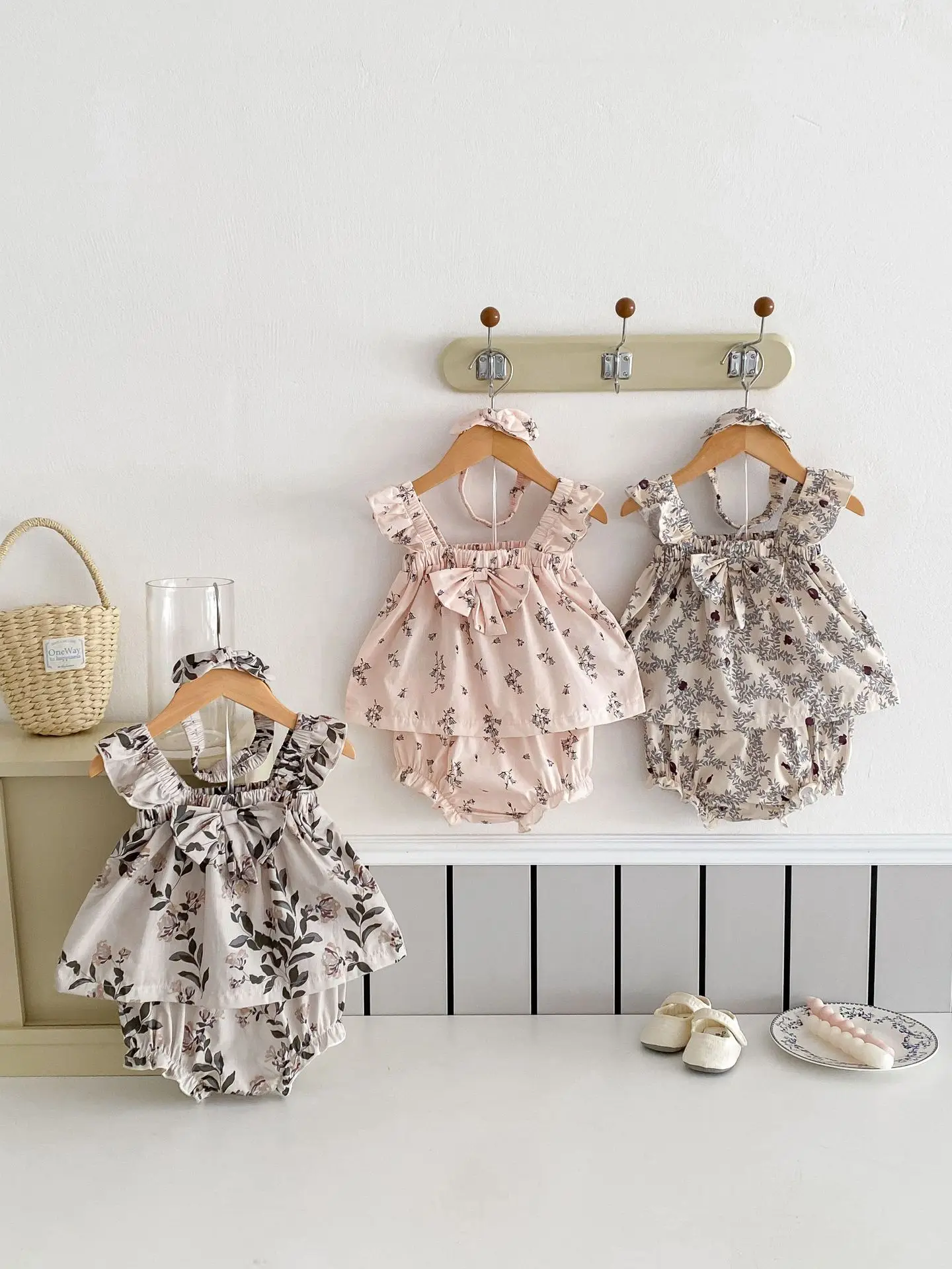 

2024 Summer New Baby Sleeveless Clothes Set Infant Girl Sling Tops + Shorts + Hair Band 3pcs Suit Toddler Cute Floral Outfits