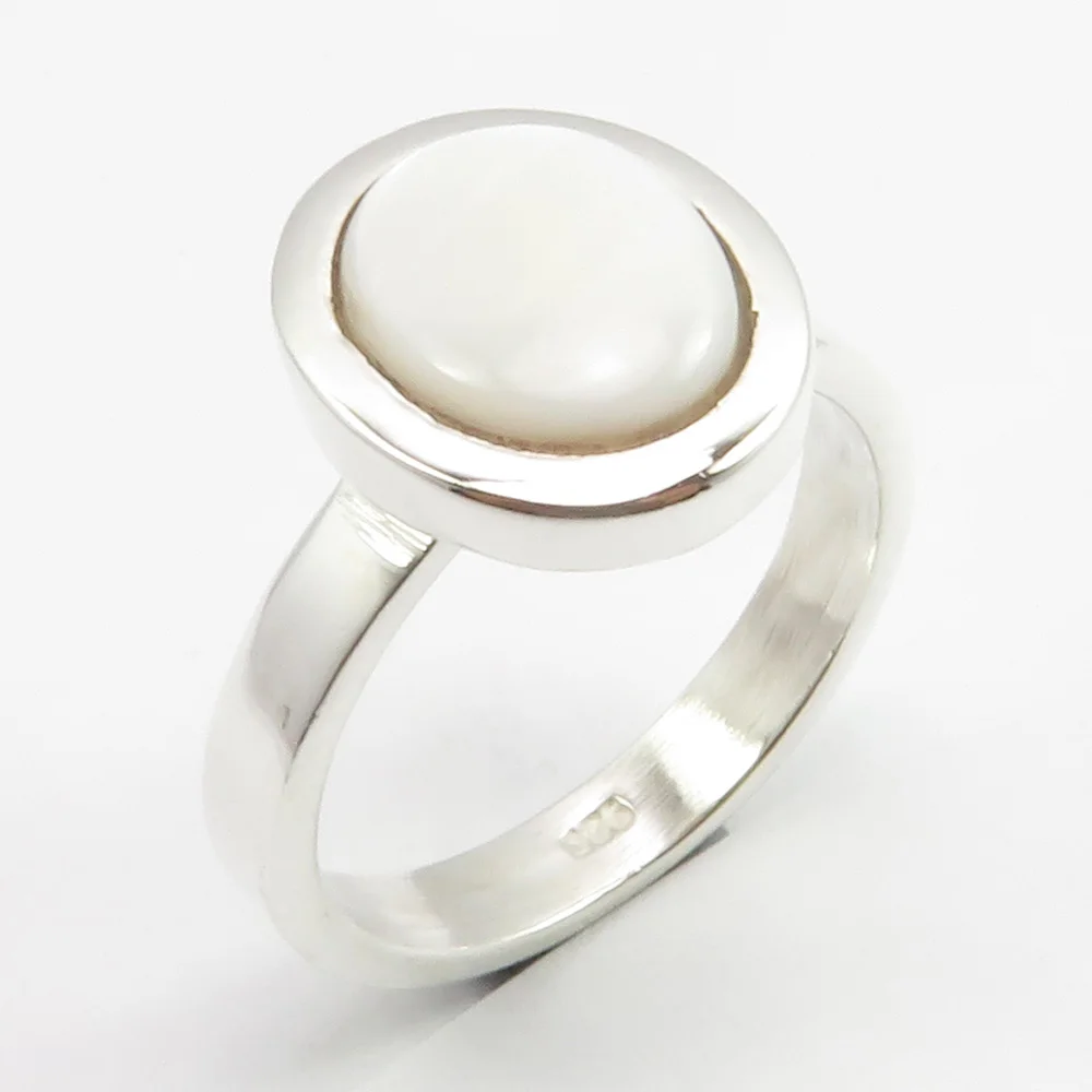 

Semi-precious Stone Ring Size 7 0.
