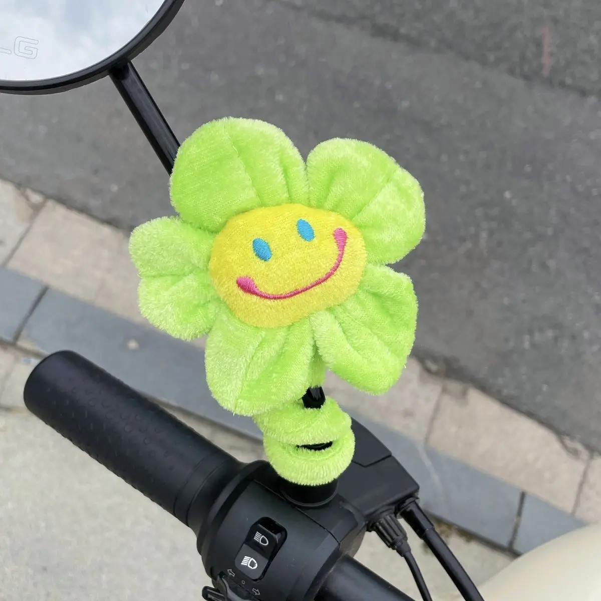 

Motorcycle decoration cartoon doll pendant small flower cloth doll bicycle electric bike decoration fashion cloth doll