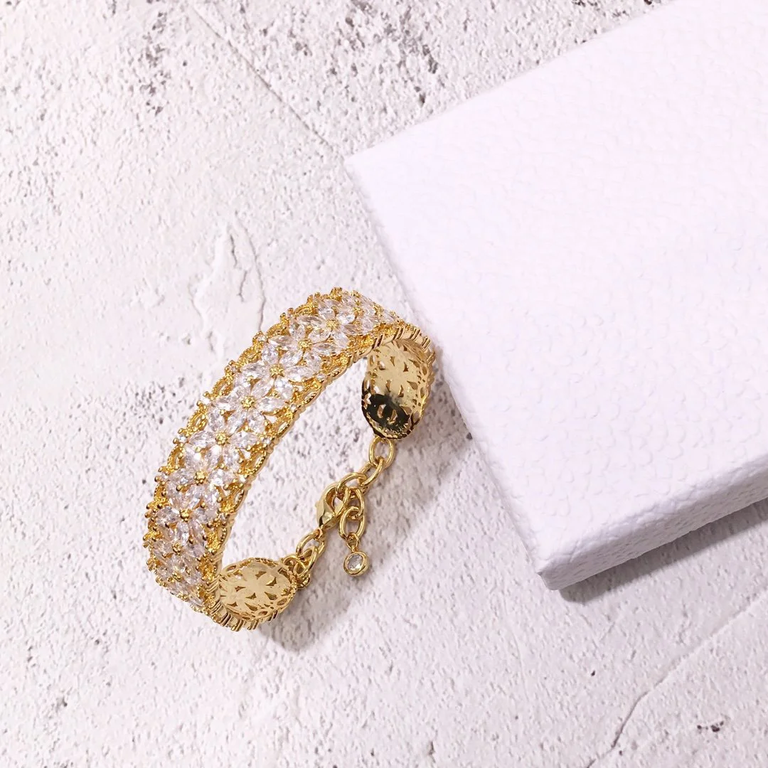 2022 Hot Trend Brand Six Petal Lace Hollowed Out Bracelets Shiny Diamonds Gold Rose Gold SilverEveryday Wear, Party, Birthday 