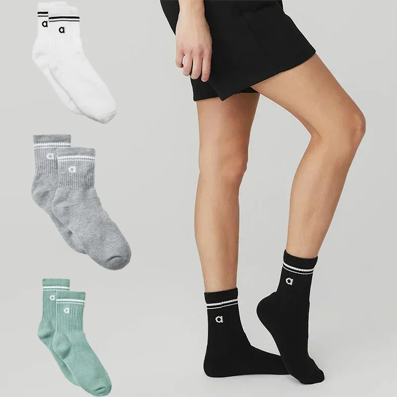 Unisex Alphabet Yoga Socks – Anti-Slip Cotton Sportswear 1