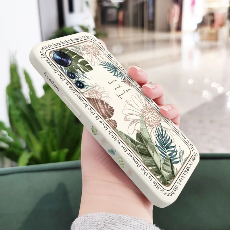 Tropical Style Phone Case with Vibrant Design