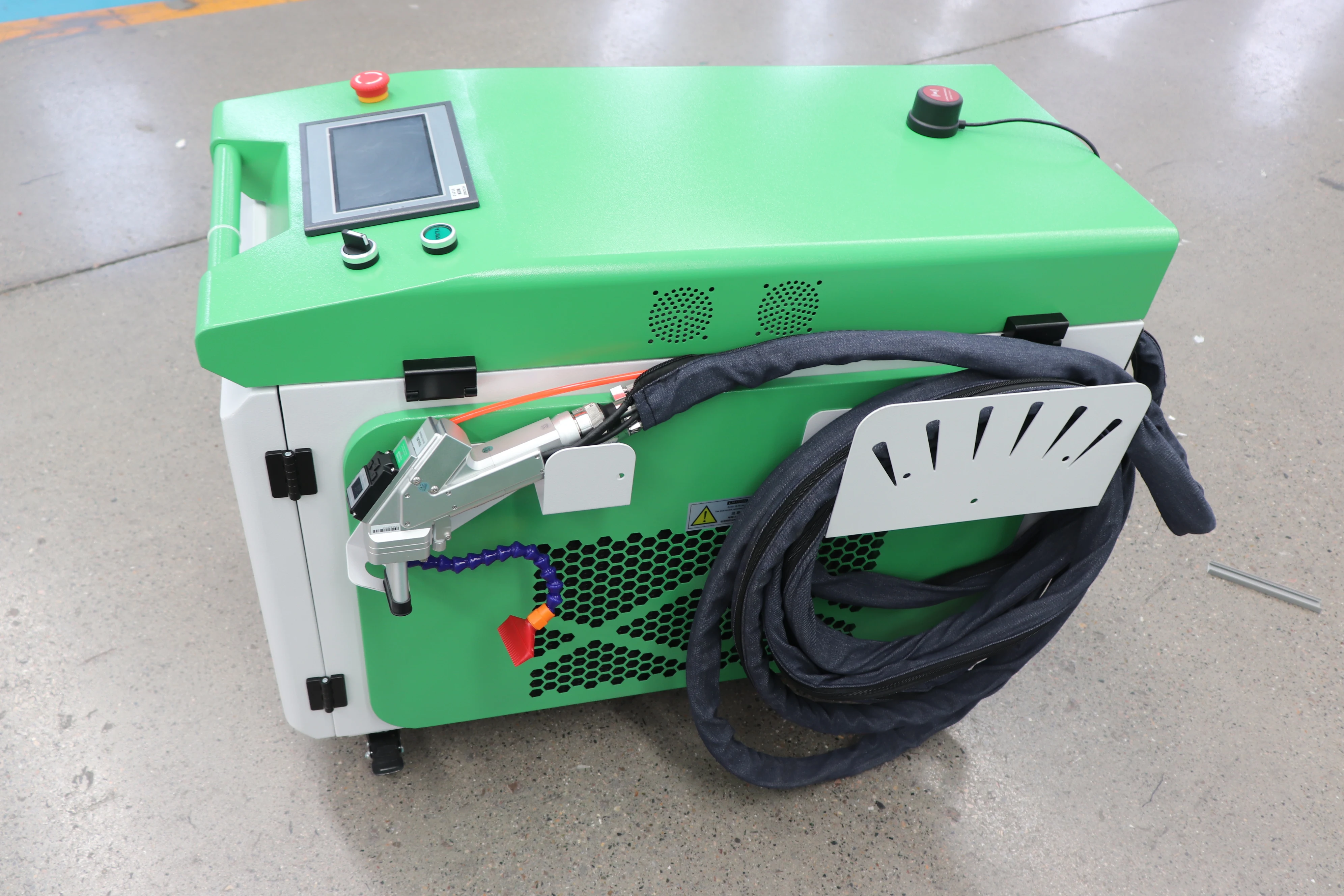 

Handheld Cheap Laser Cleaning Machine for Rust Removal 1-3KW CW Fiber Laser Cleaner Handheld Portable Small Size Paint Oil Clean