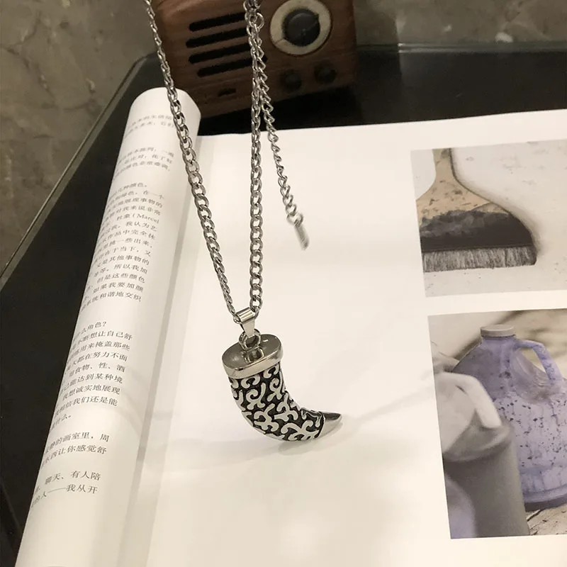 Vintage Stainless Steel Wolf Tooth Necklace, Men Retro Goth Domineering Pendant, New Fashion Accessory Jewelry