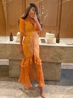 Ensemble jupe et haut élégant pour femme, avec haut chic à col en V et manches longues, et jupe à volants, Nouvelle collection 2026, Tenue tendance pour le quotidien, la ville et les vacances 3