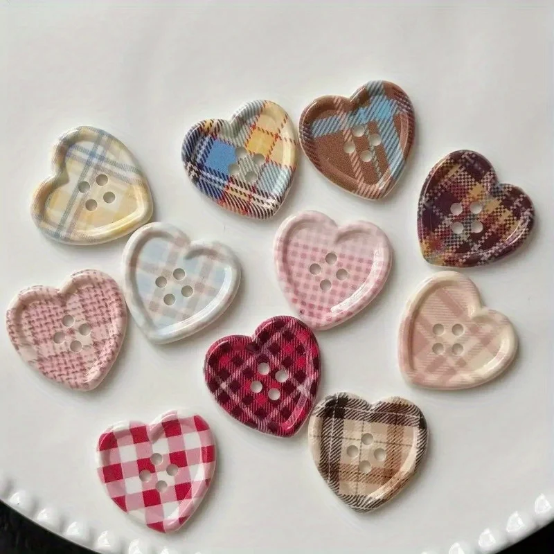 10/20/30pcs 귀여운 격자 무늬 하트 모양의 단추 코트 카디건 DIY 바느질 장식 여성 의류 바느질 액세서리