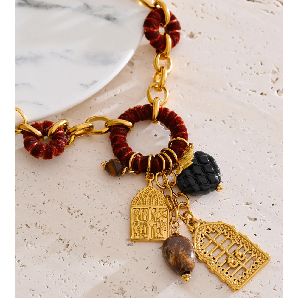Yhpup Resin Heart Pendant Necklace