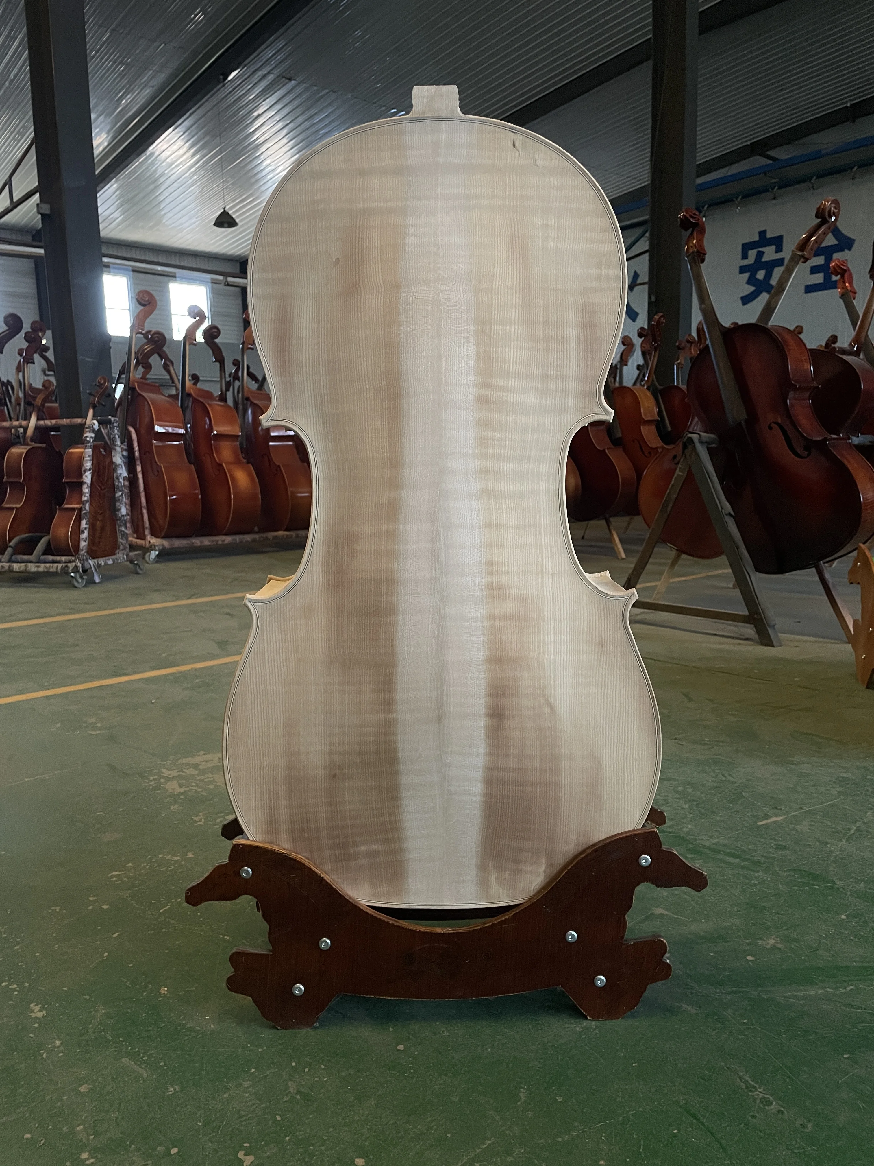 

Массив дерева Белый клен Тигр Виолончель Полуфабрикат Виолончель, 4/4 Полностью ручная работа, не полностью