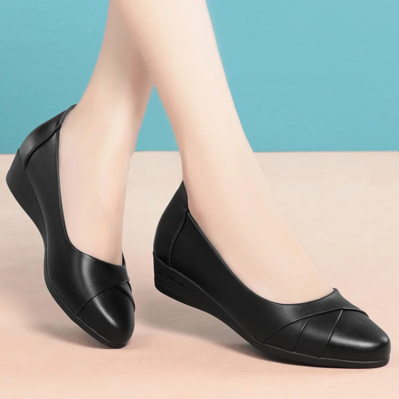 

Women Fashion Light Weight Wedge Heel Comfort Spring Autumn Shoes Casual Sweet Black Leather Soft Bottom Flat Shoes