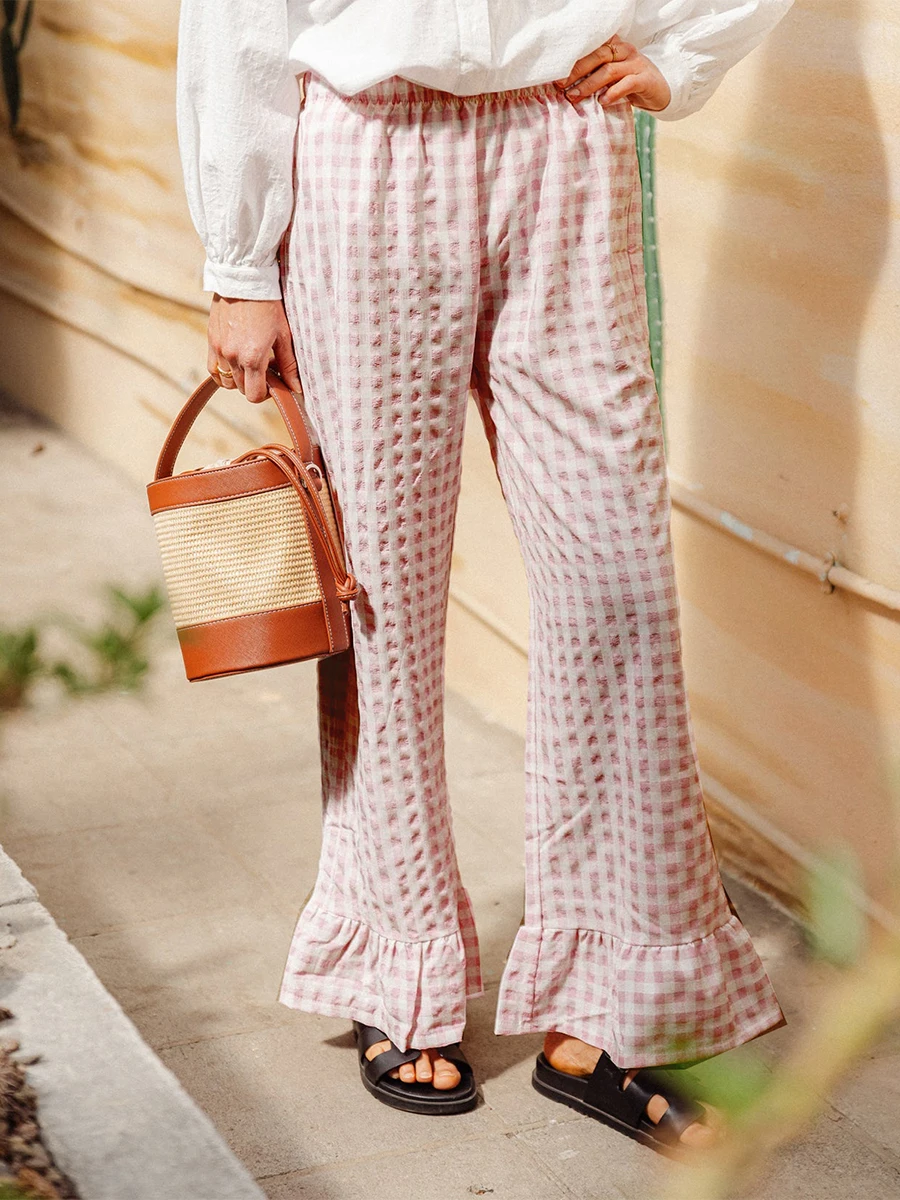 Women s Checkered Patterned Trousers with Flared Hem and Stretchy Waistband for a Relaxed and Stylish Look