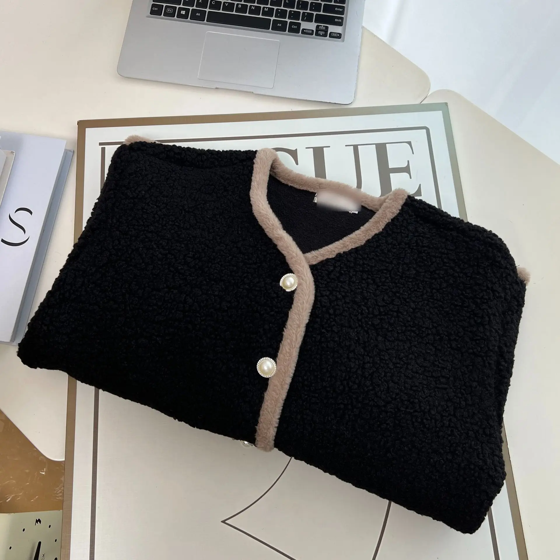 XXXXL Fashion Plus Size Women's Fleece Coat Winter Thickened V-neck Jacket With Chic Style Design Warm Cardigan Outerwear 8598