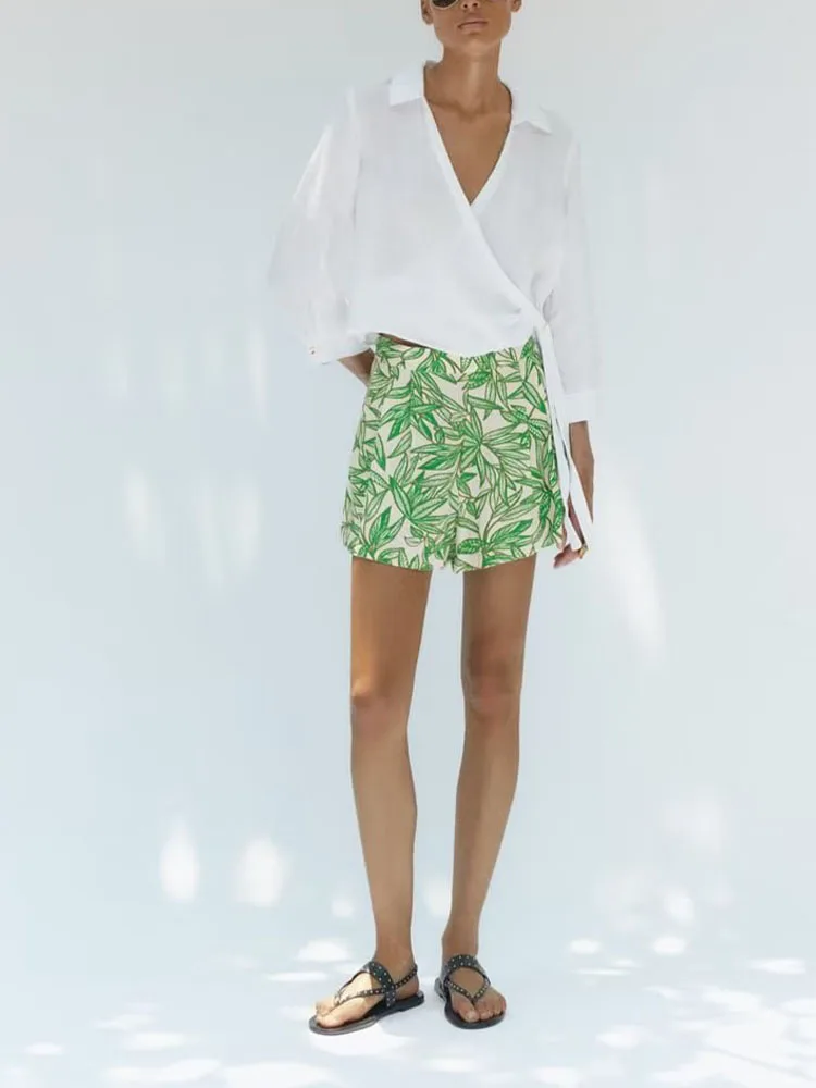 

2023 summer new women's fashion beach vacation small fresh high waist thin all-match pleated decorative printed casual shorts