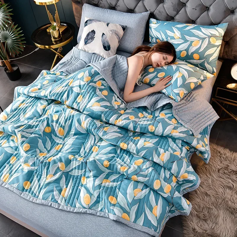 Lightweight Quilted Summer Blanket - Soft, Breathable, and Washable Queen Size Duvet