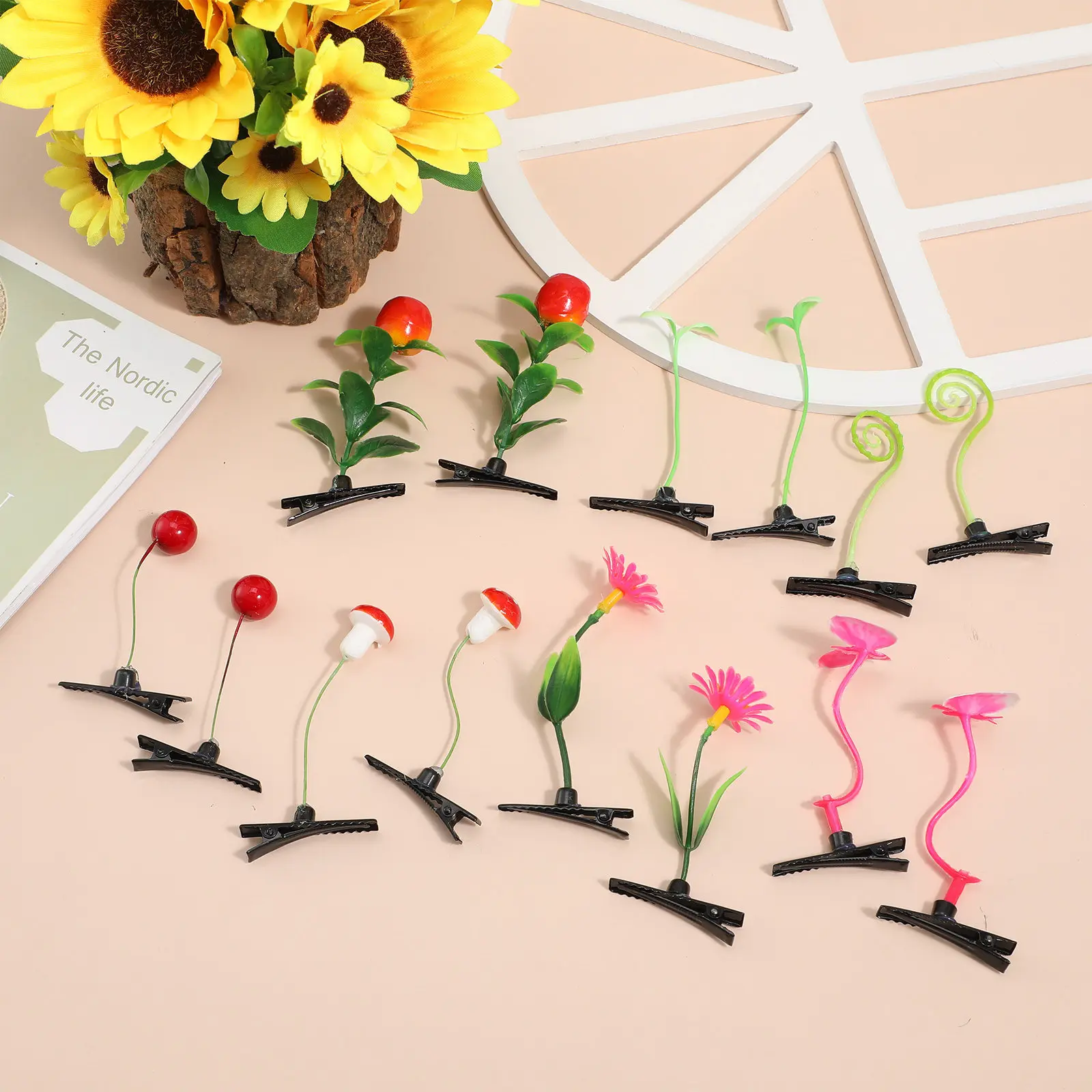 28Pcs 시뮬레이션 식물 헤어 클립 사랑스러운 창조적 인 머리핀 소녀를위한 쉬운 착용 파티 헤어 바레트 어린이 소녀 헤어핀