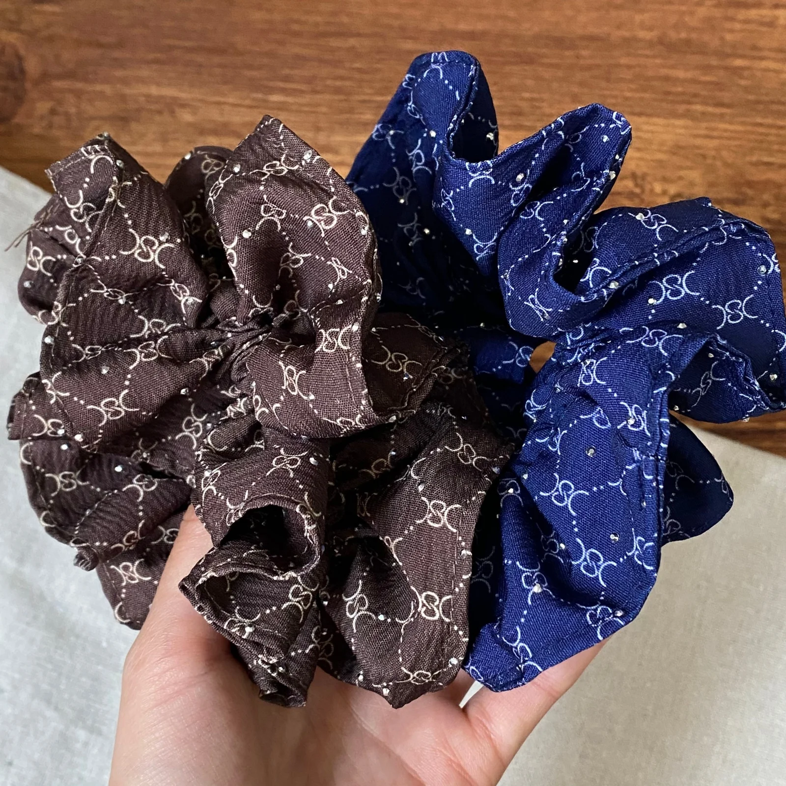 1PC  Scrunchies Women's Glittery Patterned Hair Accessories Elastic Hair Ties For Daily, Party, Gift, Fashionable Looks