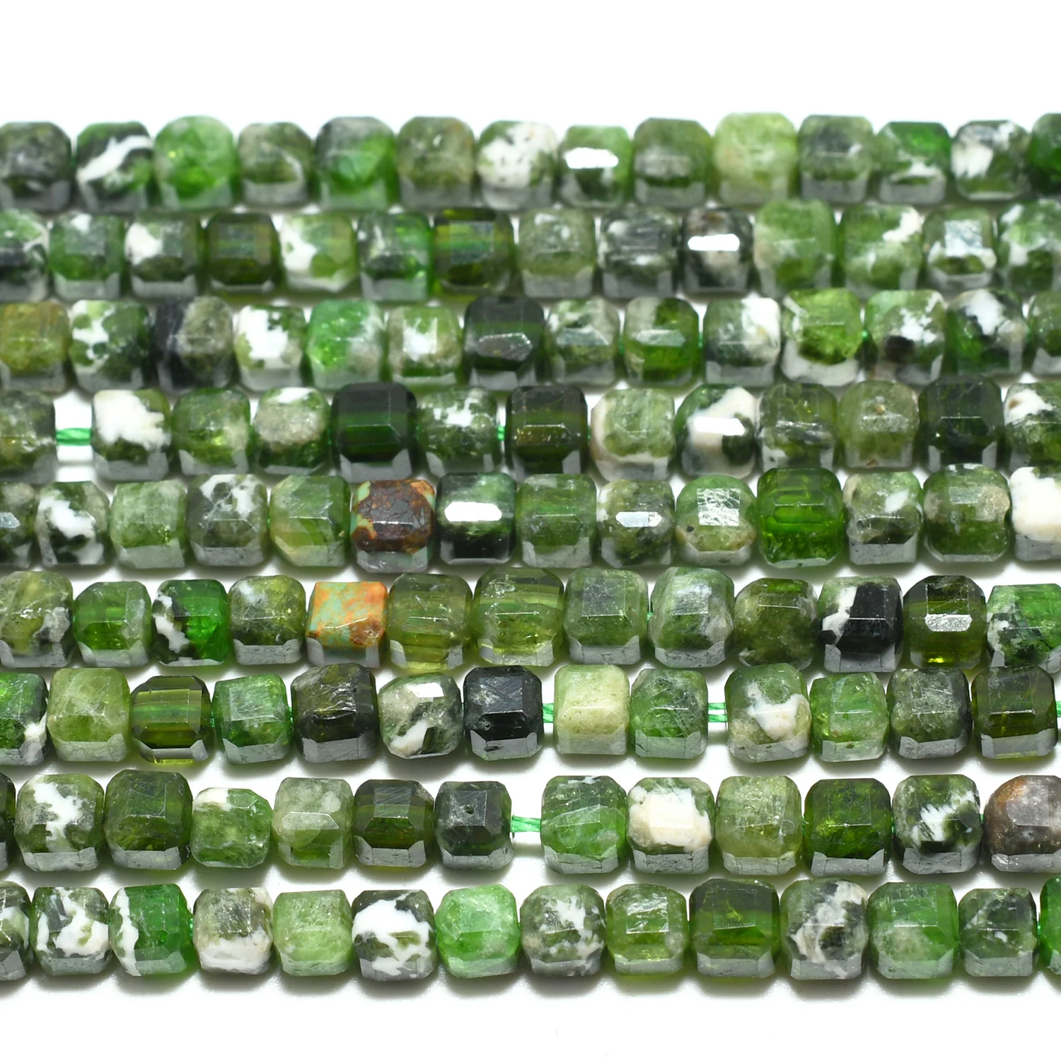 석영 가장자리 면처리된 큐브 2.2mm/3.2mm를 가진 자연적인 Diopside