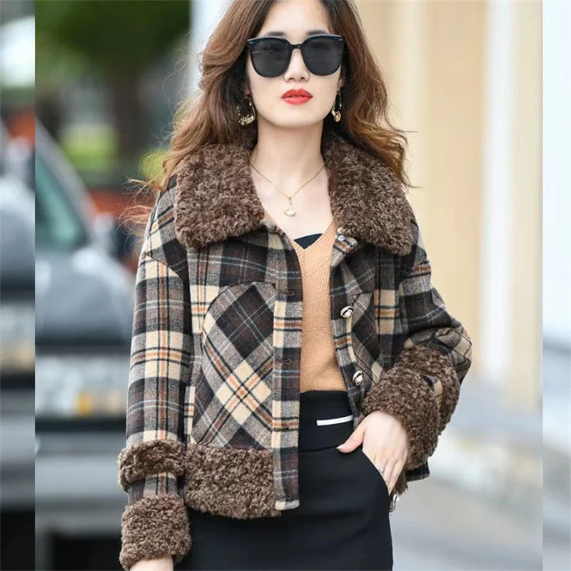 

2024Autumn Women New Plaid Wool Coat Women's Short Slim Cashmere Jacket Female Fashion Faux Fur Stitching Woolen Keep Warm Coat