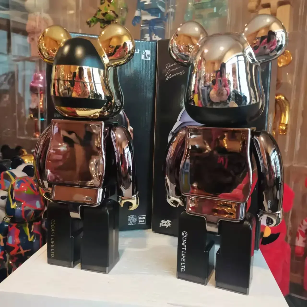 Free! タペストリーセット Bearbrick Daft Punk 400 Joint Bright Face Violence Bear 3d